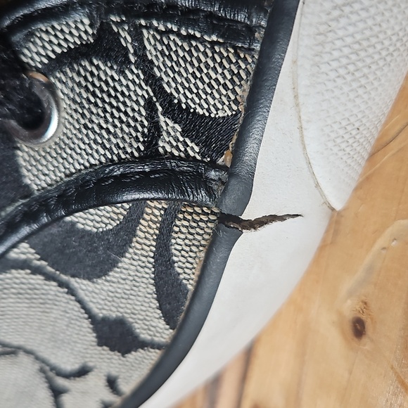 Coach Trainers, Signature Black, Gray, And White, Size 7.5 - Picture 11 of 16